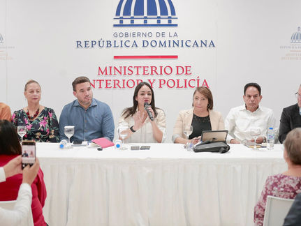 Ministra de Interior y Policía recibe denuncias de infracciones legales en el Gran Santo Domingo