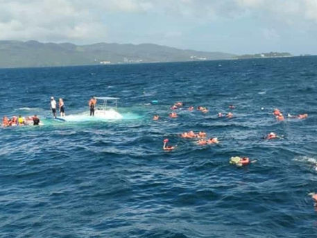 Catamarán lleno de vacacionistas se accidenta en Samaná