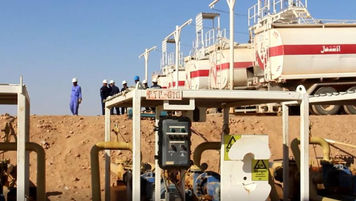 الحكومة تتعهد برفع الإنتاج النفطي ..هل تسمح الإمارات بذلك؟ (تقرير)