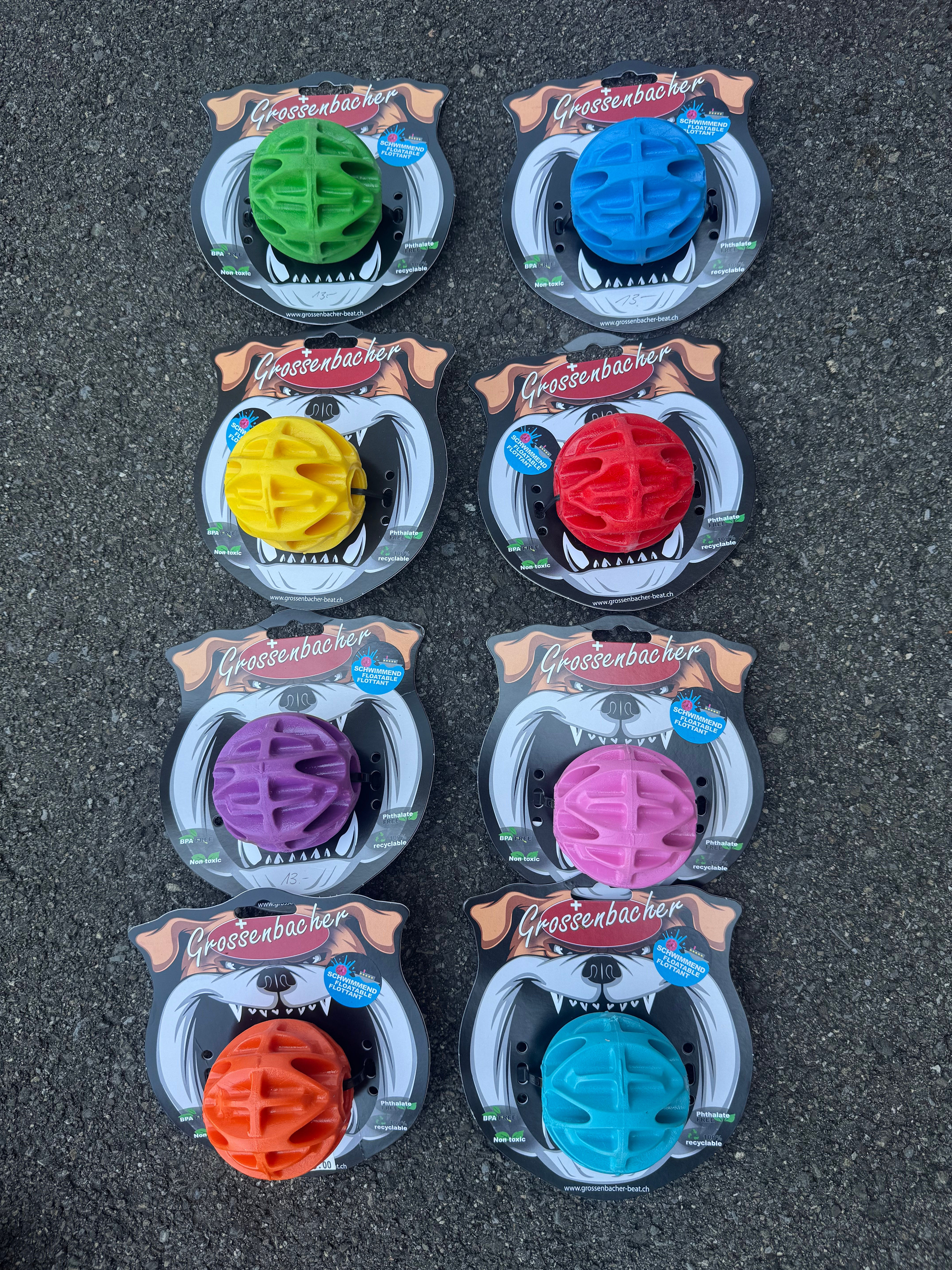 Baxter Ball schwimmend