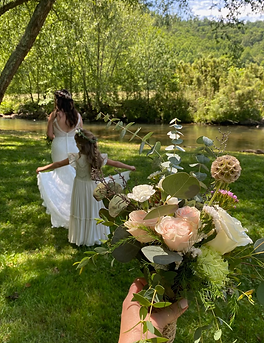 Outdoor Wedding Floral Pic
