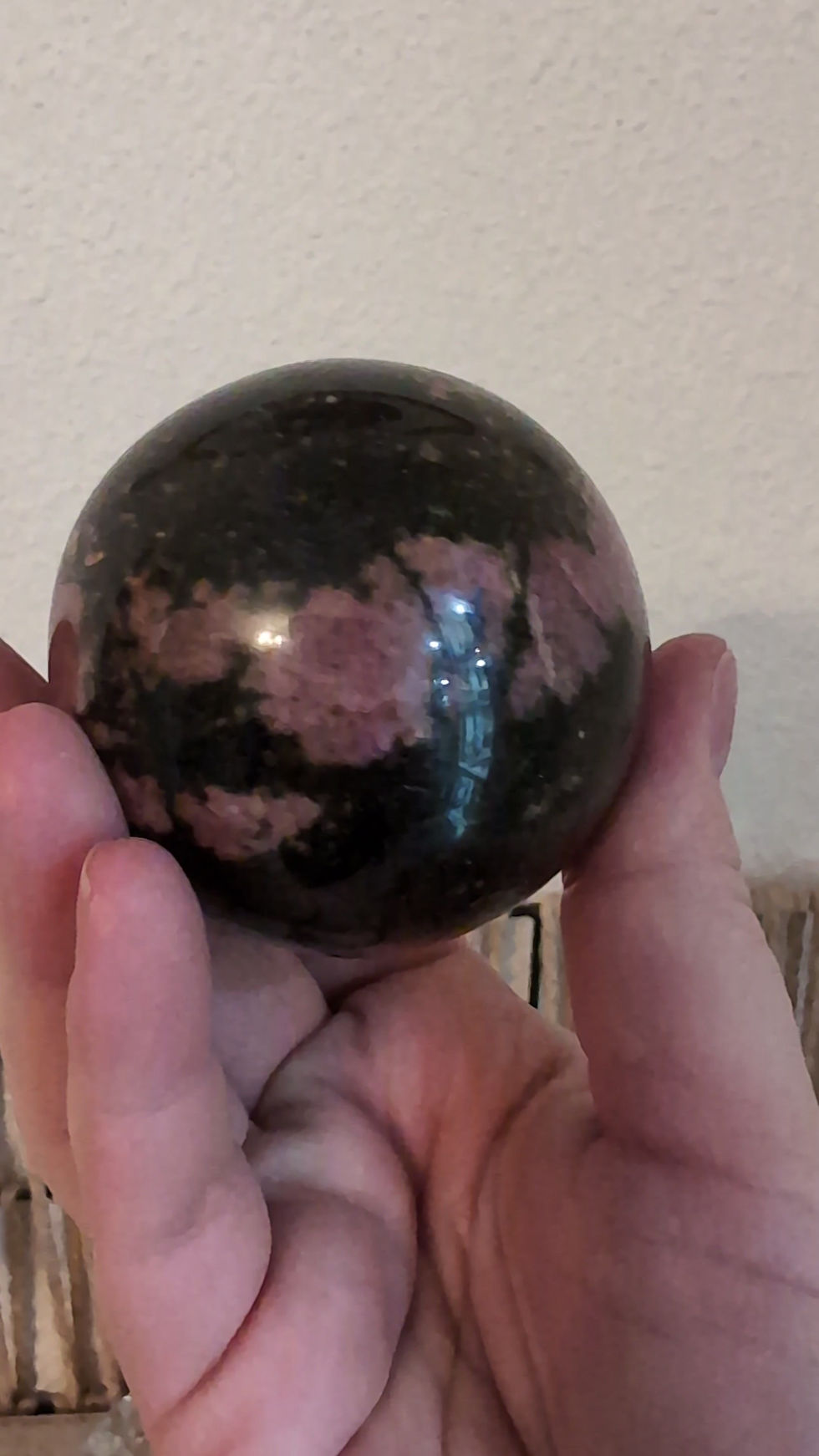 Thumbnail: Sphère Rhodonite