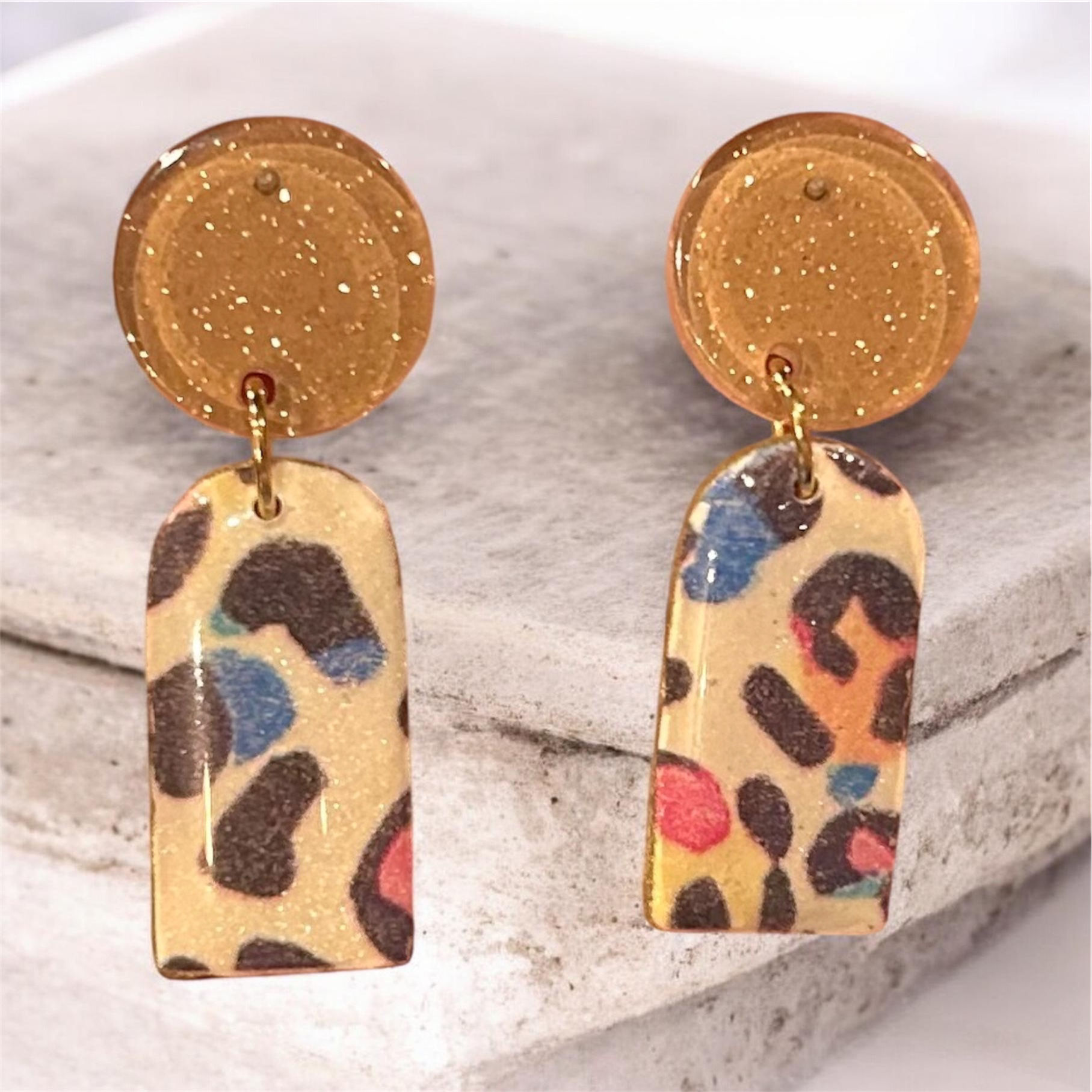 Animal print dangle set in gold sparkly acrylic stud