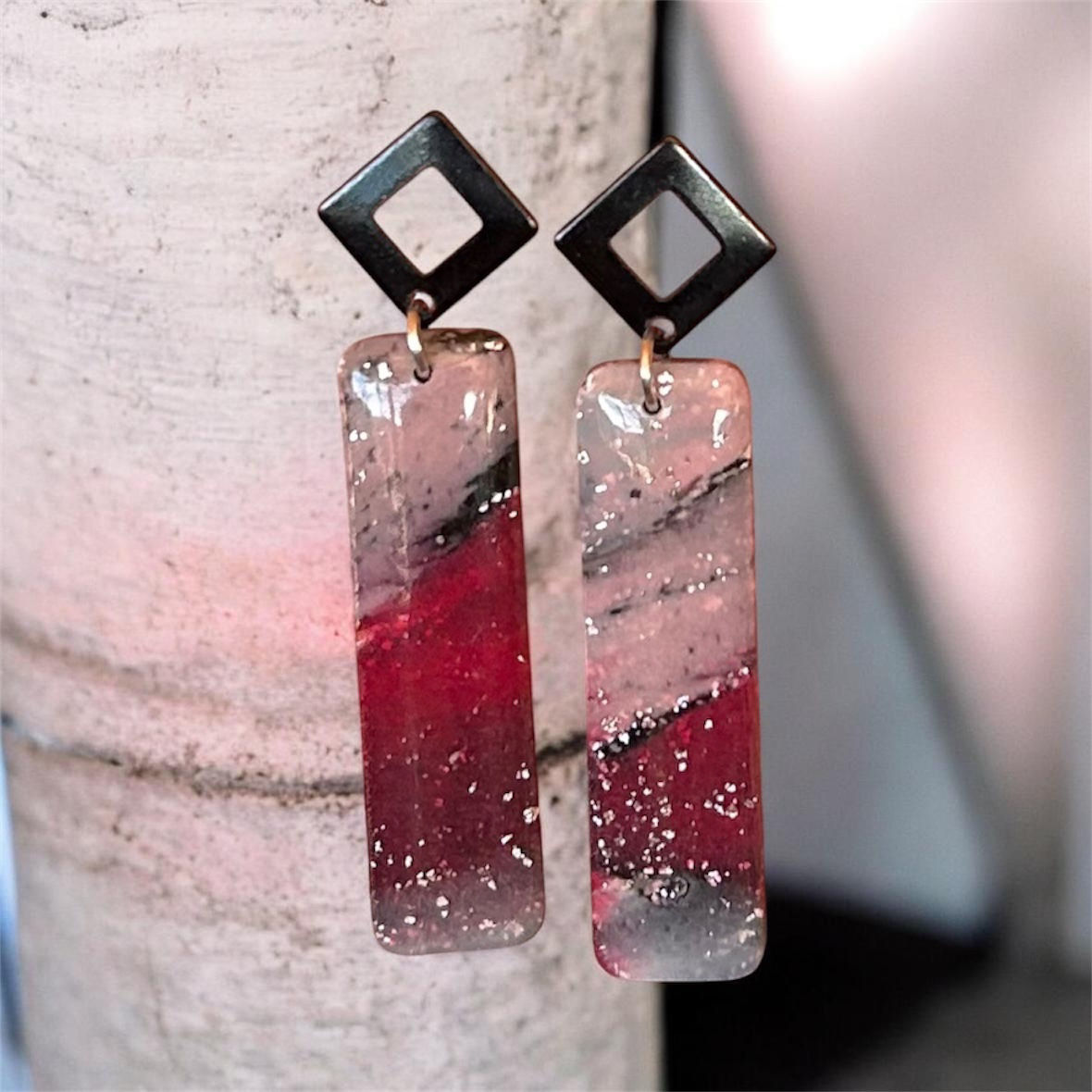 Mulled wine rectangular dangles with black metal square stud