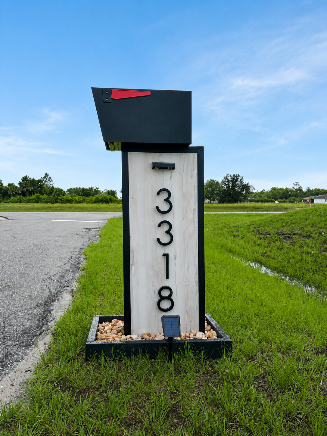 M3318 - Custom Deluxe Mailbox