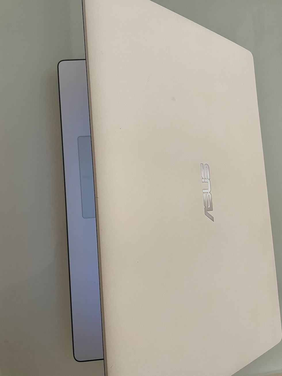 Miniatura: Laptop básica ASUS, pantalla grande 15.6