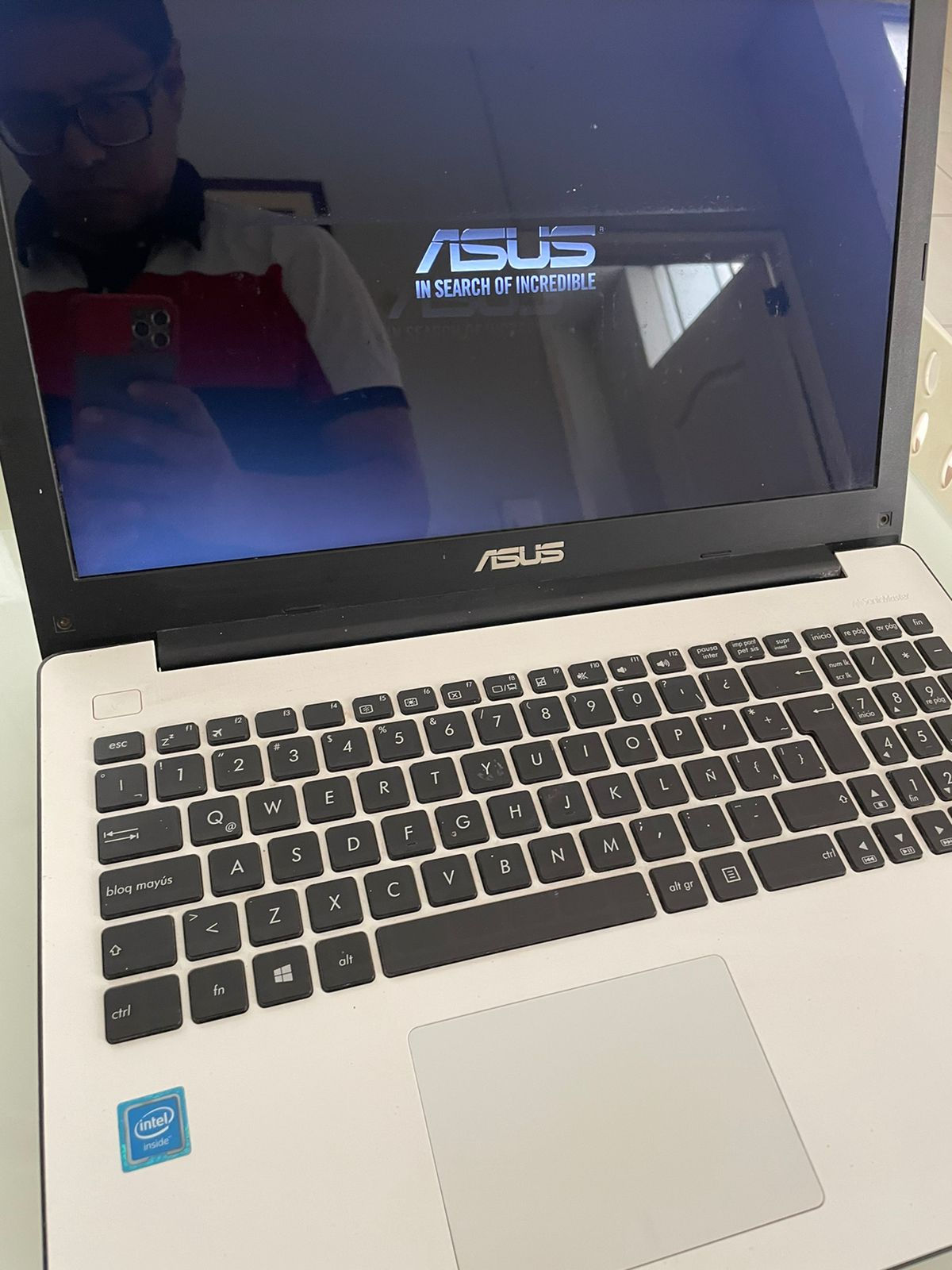 Laptop básica ASUS, pantalla grande 15.6