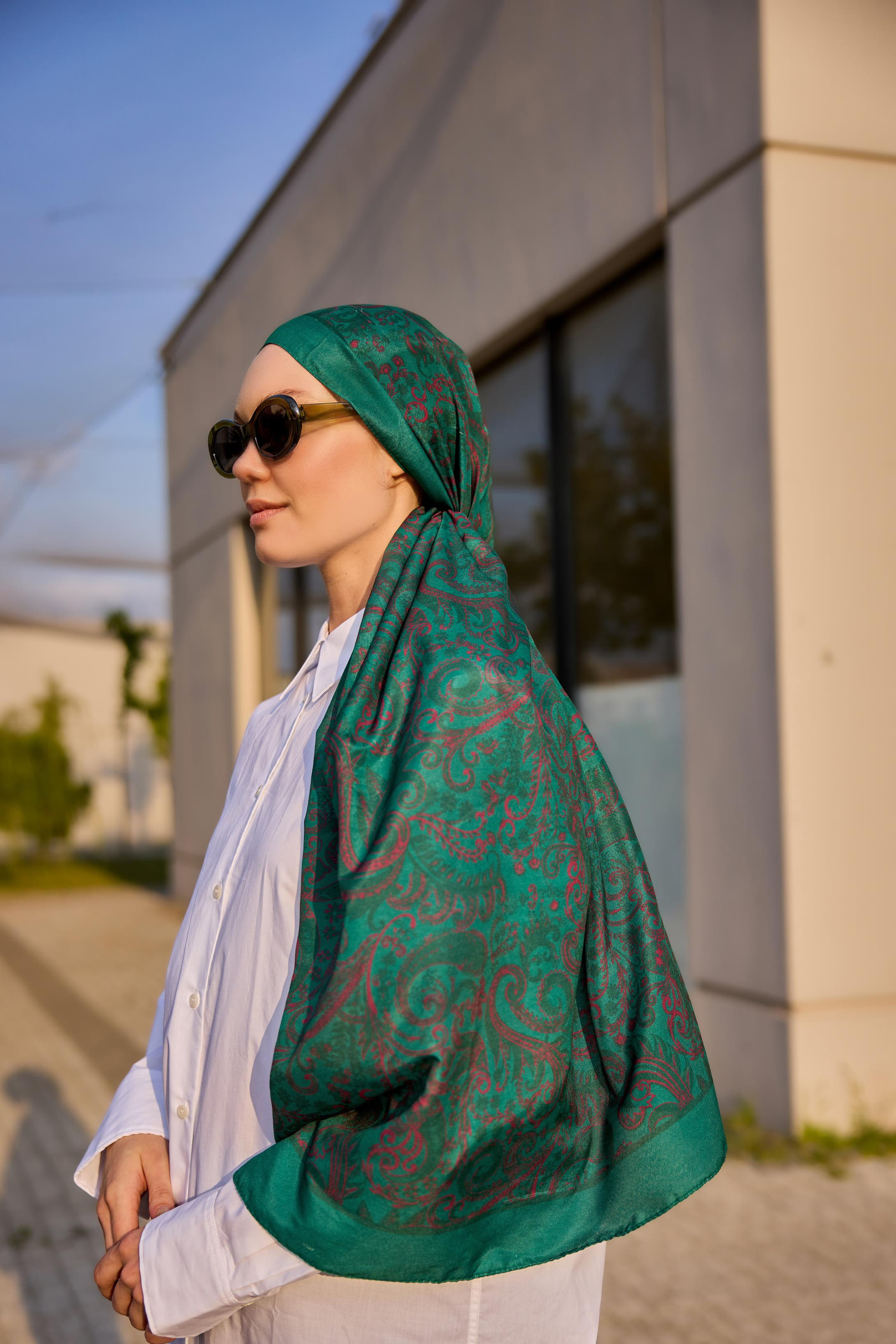 ZENGİN YEŞİL TONU