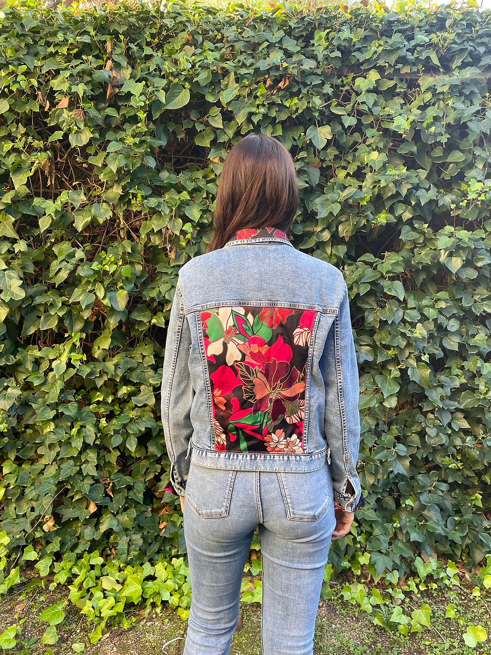 Thumbnail: Veste en denim avec motif Fleurs Fuschia