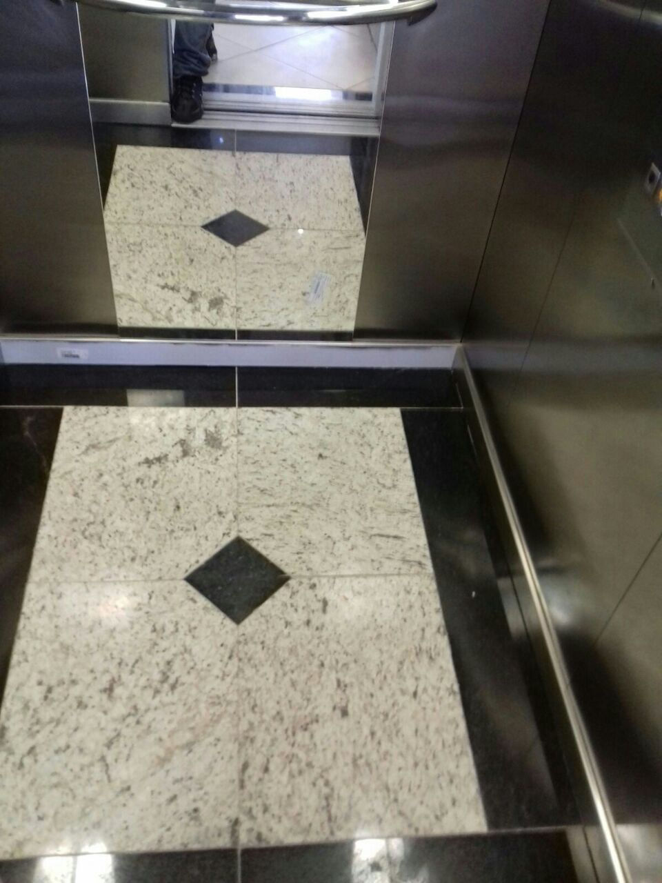 elevador pousada familiar 3