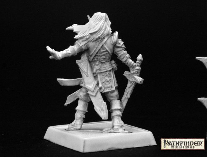 Miniature : Reaper 60005, Arael, Half Elf Cleric Half-Elf Cleric