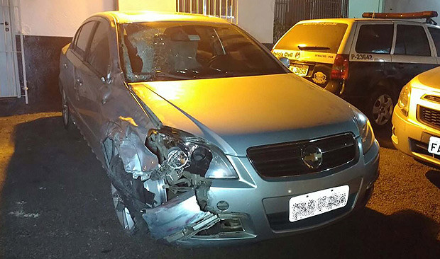 O Vectra prata apontado como o que atropelou e matou o ciclista Dorgival Francisco Sousa