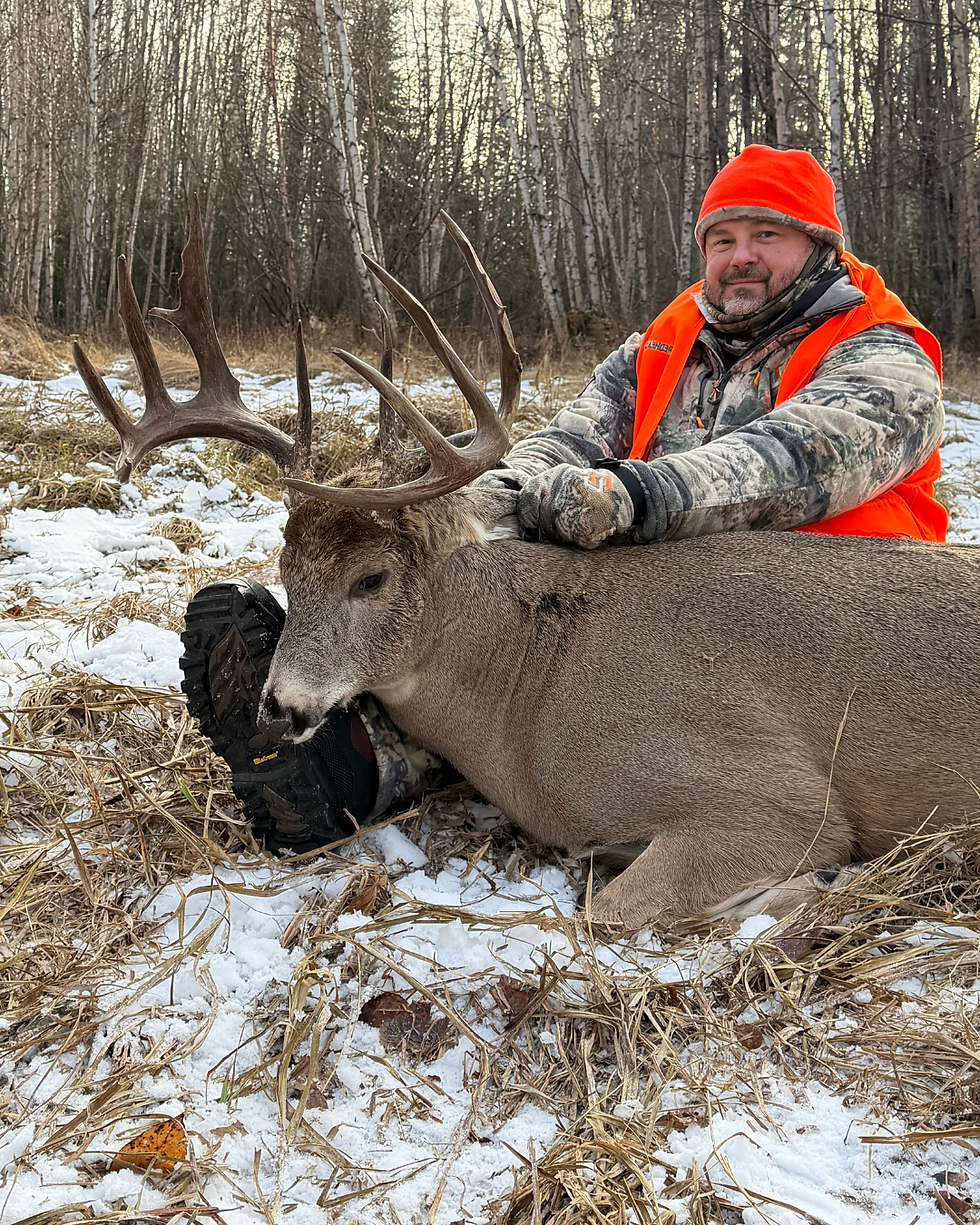 Saskatchewan whitetail hunting mature buck