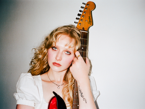 rlyblonde releases her debut EP 'Fantasy'