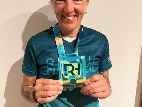 Medaille Challenge Roth von Athletin