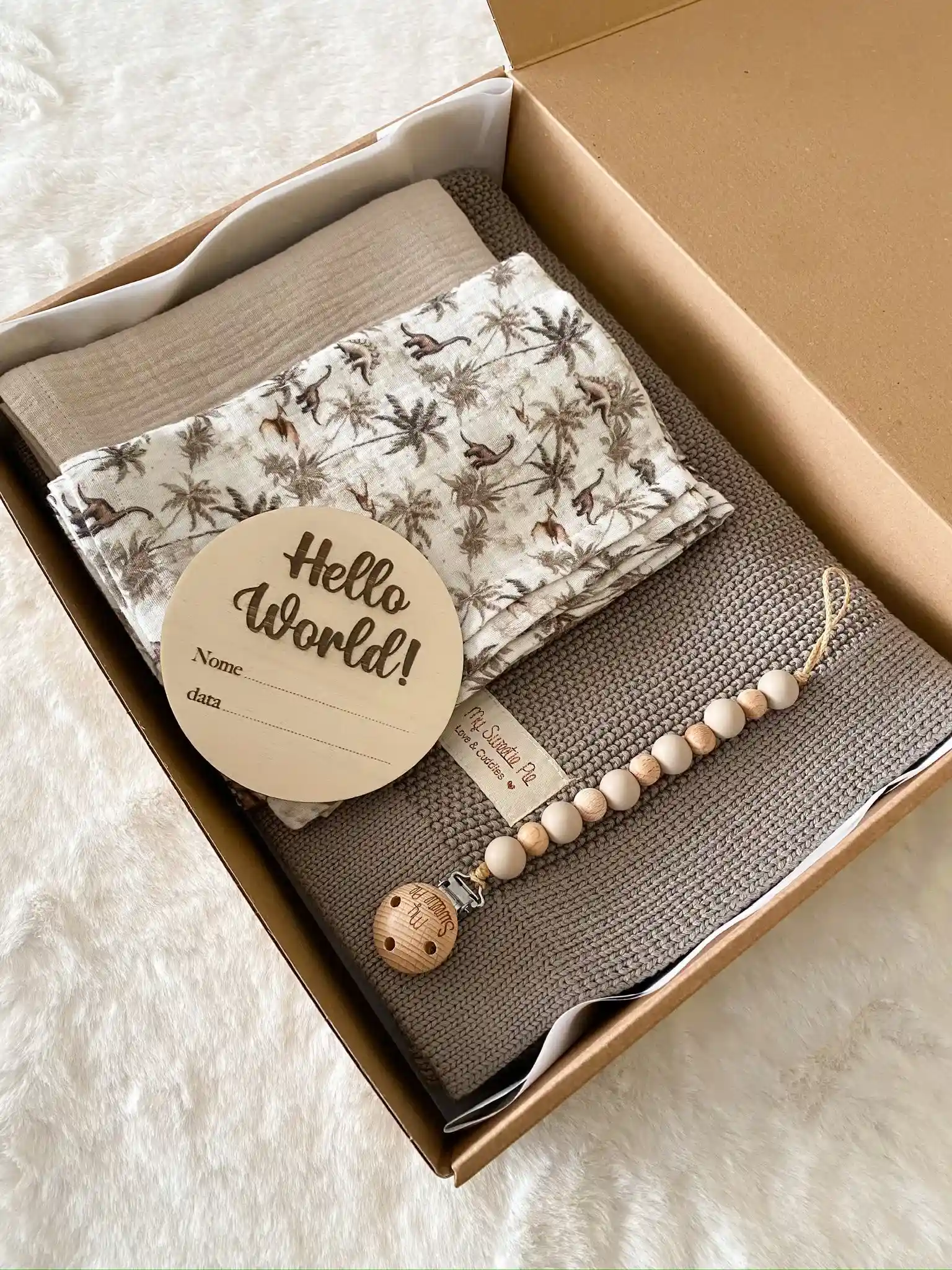 box hello world beige