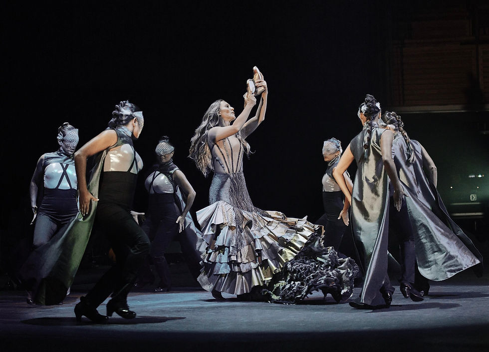 Siudy Garrido y las bailarinas de su compañía, aquí en “Bailaora: mis pies son mi voz”, se presentarán en el Arsht Center. Fotografía: Migdalia Salazar (cortesía de Siudy Flamenco Company).