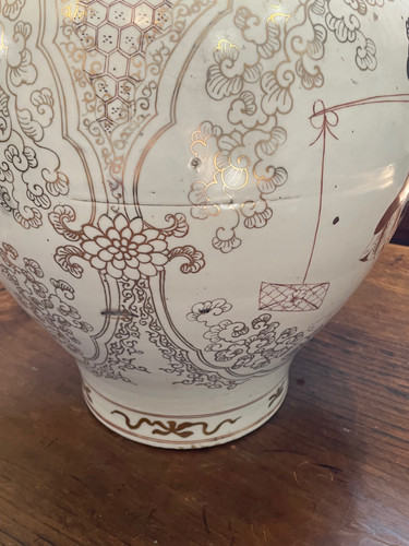 柿右衛門 金銀歳女方図花瓶 | 山崎美術工芸館