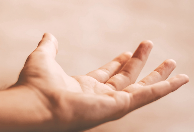 Une des techniques utilisées : les mains en miroir d'Ernest Rossi