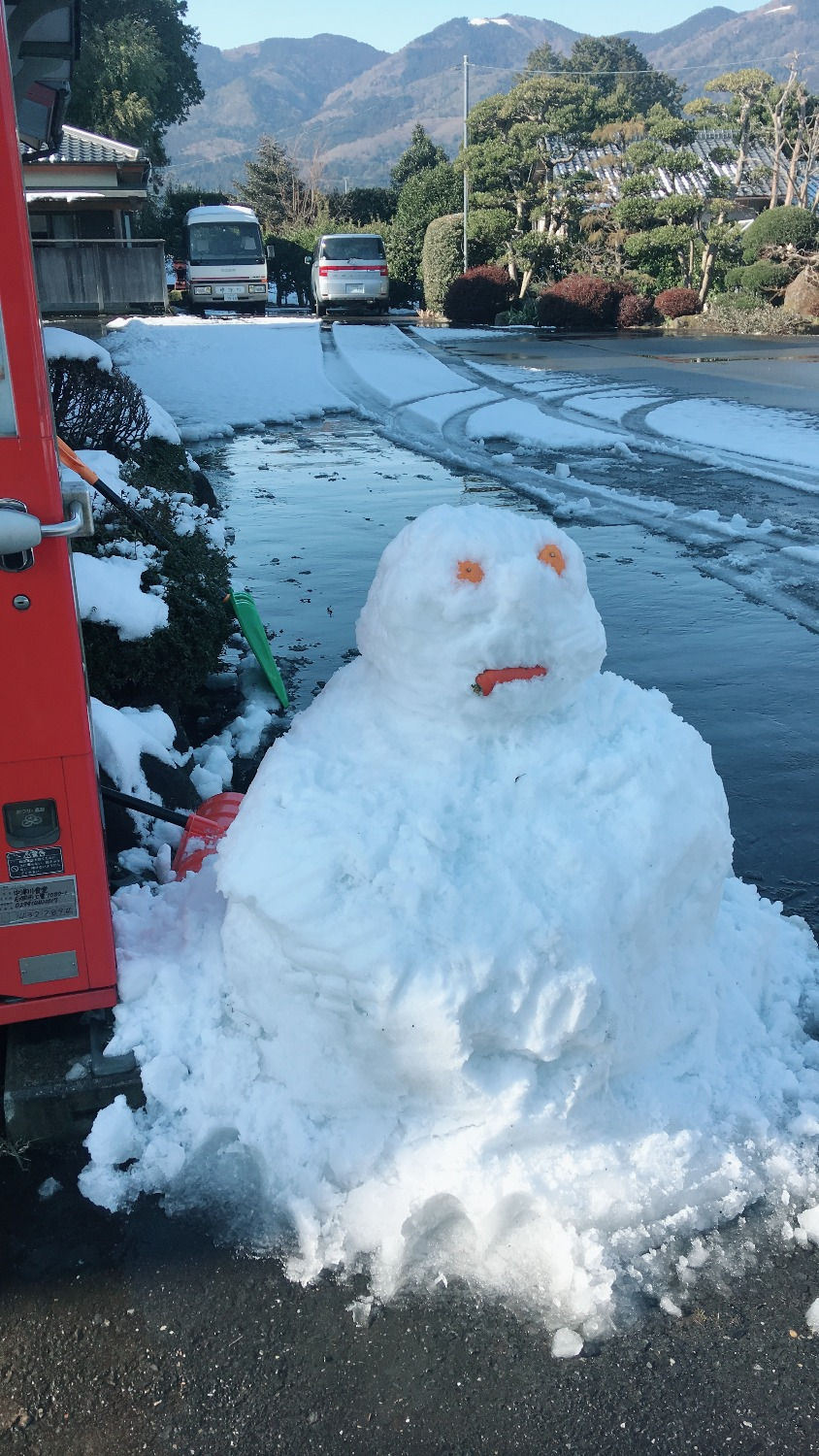 八郷中津川の駐車場の雪だるま