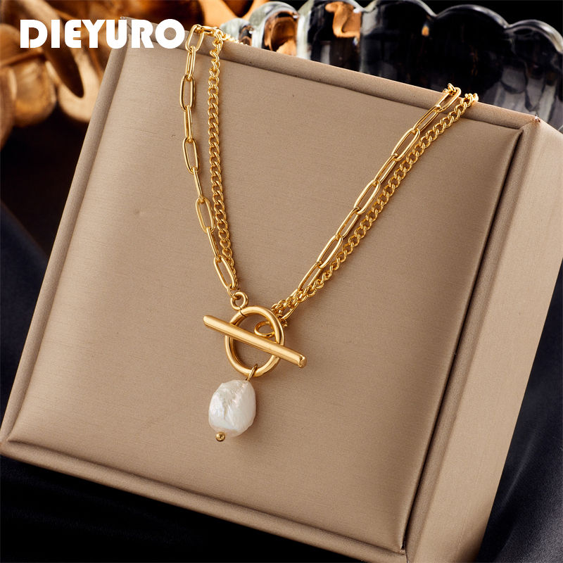 Elara Pearl Pendant Necklace