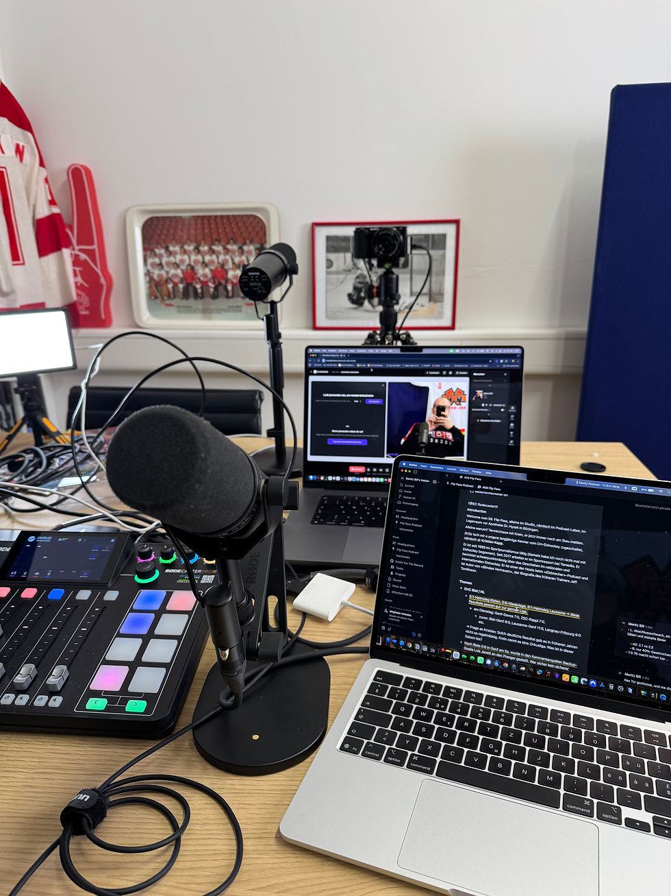 Shure SM7DB im Podcast-Labor Biel im typischen Profi-Setup mit Rodecaster