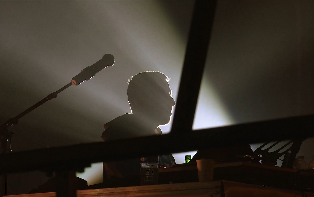 Artiste sur la scène de Rest In Zik