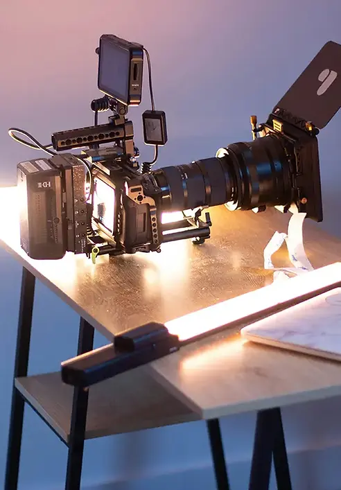bureau avec materiel cameraman