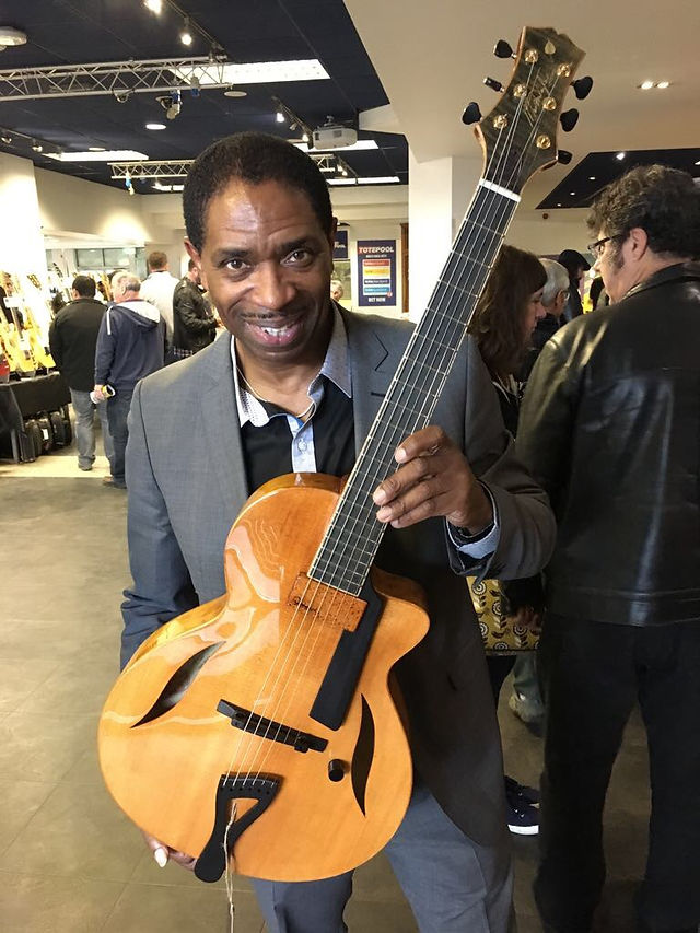 Ciyo the Martin Taylor Joya
