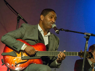 CIYO BROWN TEST DRIVING A FIBONACCI CALIFORNIAN