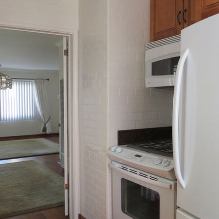 APT 4 KITCHEN