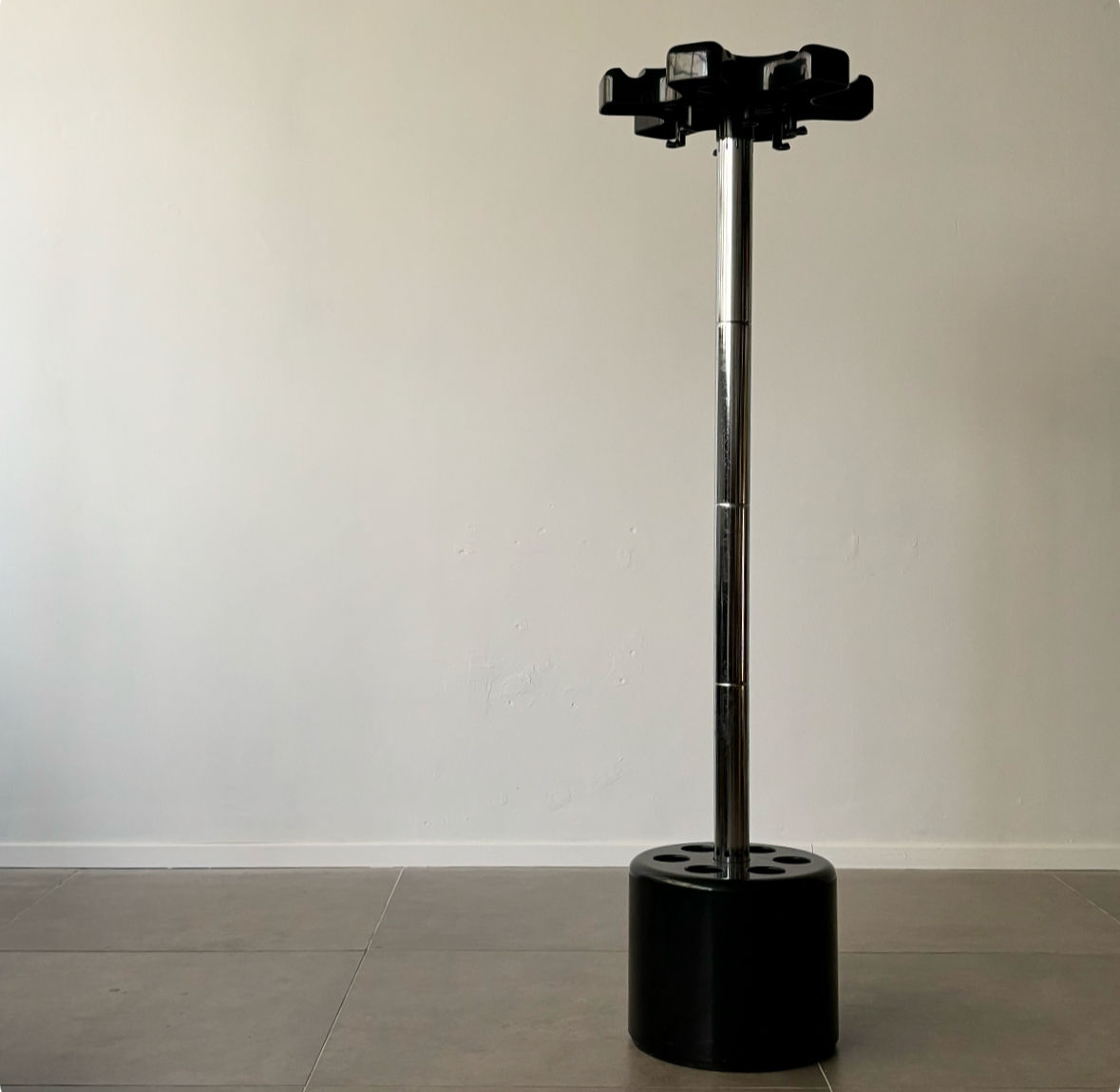 VIP Coat Rack by Roberto Lucchi and Paolo Orlandini for Velca, 1970’s