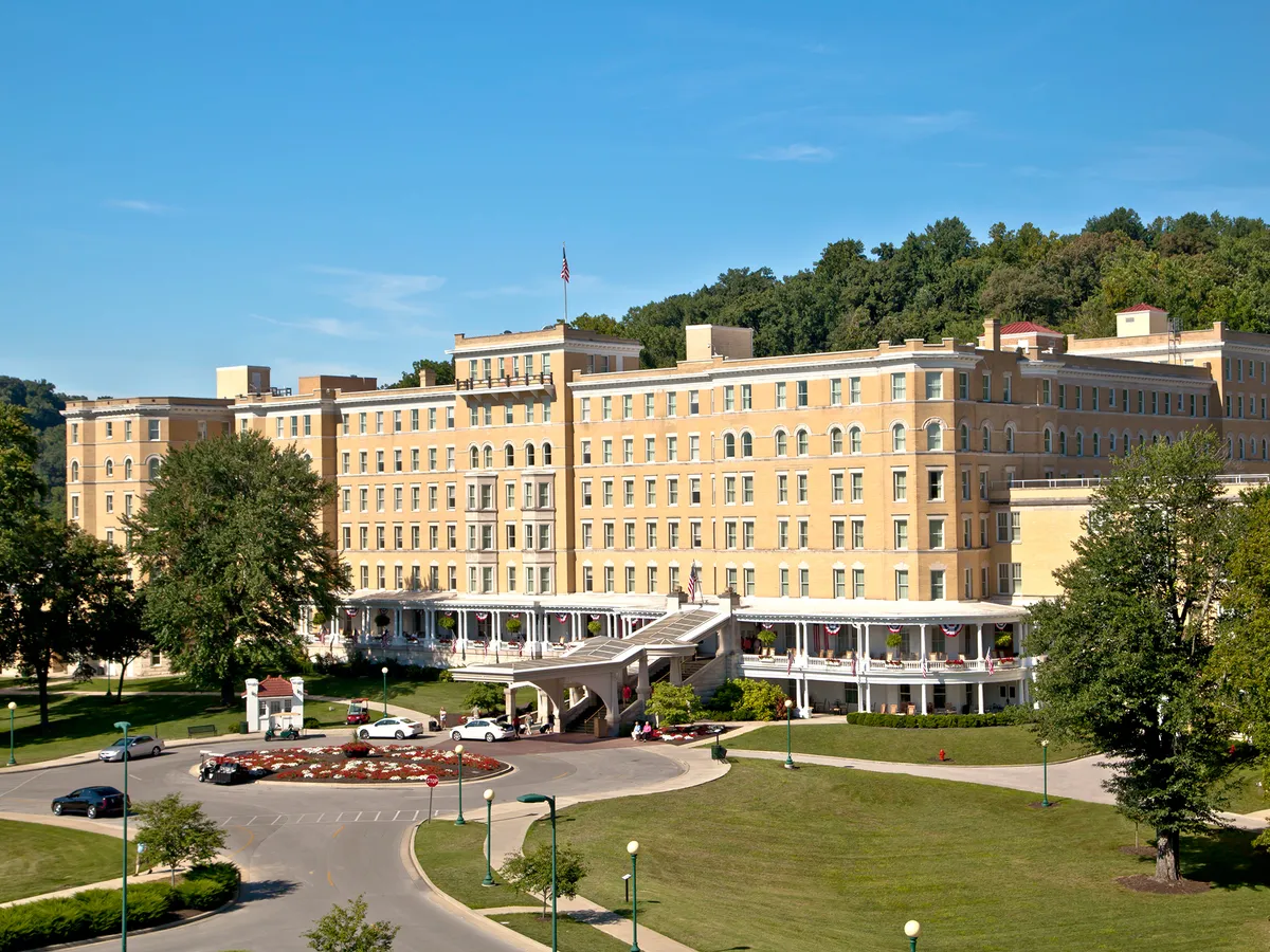 Exterior-FrenchLickSpringsHotel-Indiana-CRHotel.webp