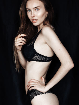 Book mannequin lingerie par Laurie Tedone