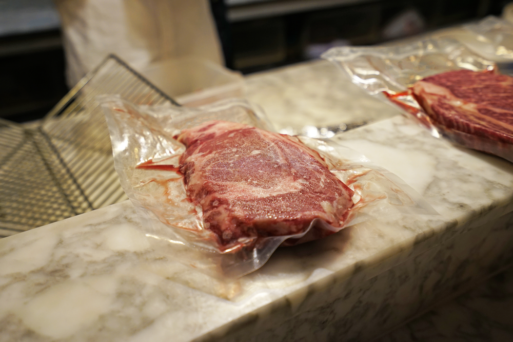 Molekulare Magie im Wasserbad: Warum Physik die wichtigste Zutat für das perfekte Steak ist