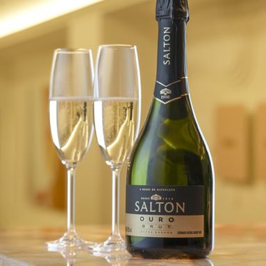 Salton reafirma a excelência de seus espumantes ao conquistar destaque em guia internacional