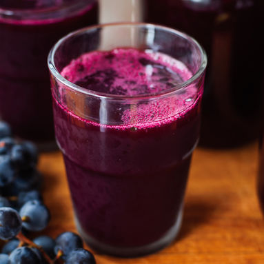 Maio Roxo: como os sucos 100% fruta podem contribuir para o equilíbrio da microbiota intestinal