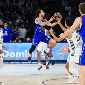 EuroLeague, Round 33 MVP : Shane Larkin, Anadolu Efes