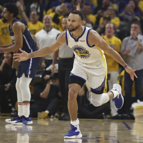 Stephen Curry available to play in Gm 4 vs Boston