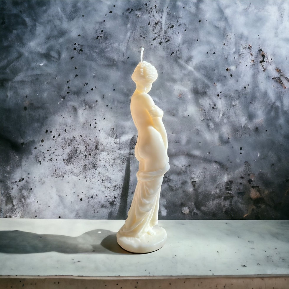 Thumbnail: Handgemachte Kerze in Form einer Venus Seitenansicht