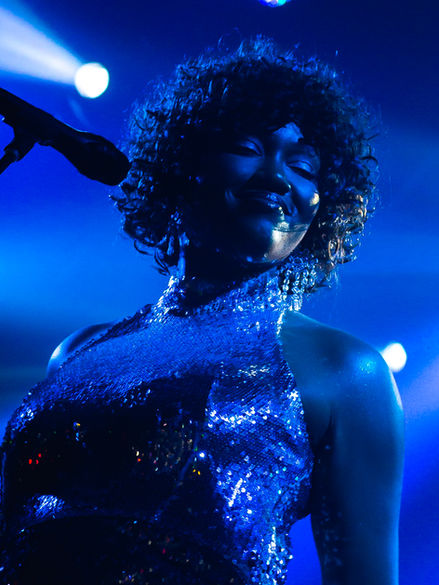 Show de Luedji Luna realizado pela Gana&Voga.