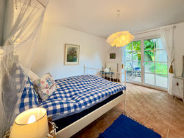 Schlafzimmer im www.Sachsenhof-Scharbeutz.de - romantische Ferienwohnung im ehemaligen Obstgut