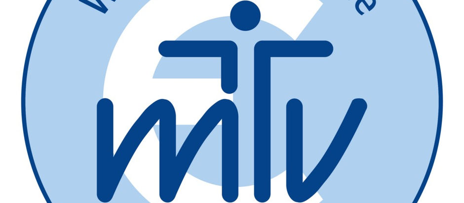 Vorbei an Heidekartoffeln und rosafarbenen Bullis zum Celler Ground