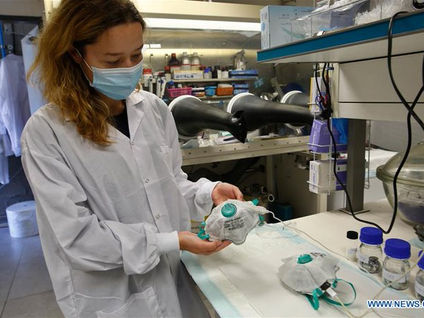 Desarrollan Mascarilla Reutilizable que se Auto Desinfecta con el Cargador del Celular