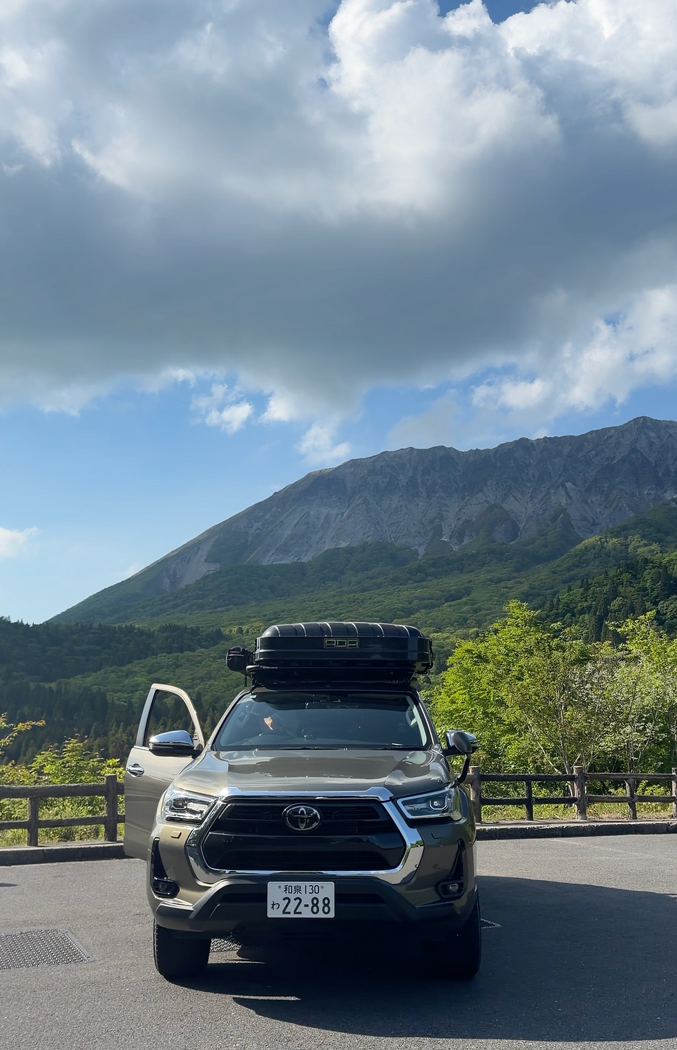 鍵掛峠展望台（Kagikake Pass Observation Deck）與硬朗的 Hilux 完美融合