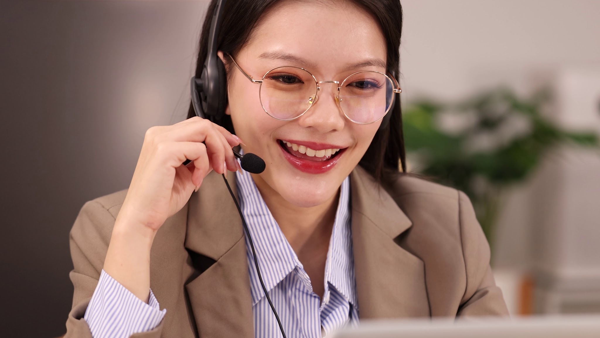 Travel consultant speaking with a customer on a headset