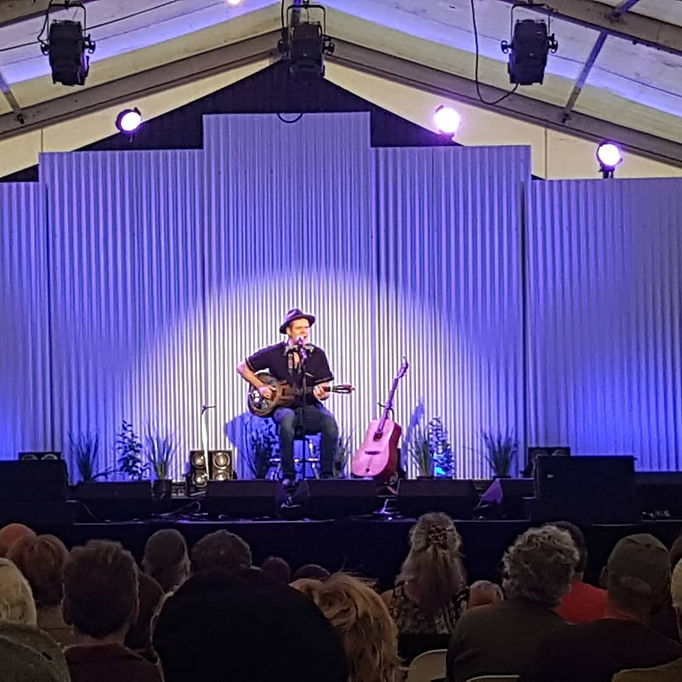 Gordie with audience