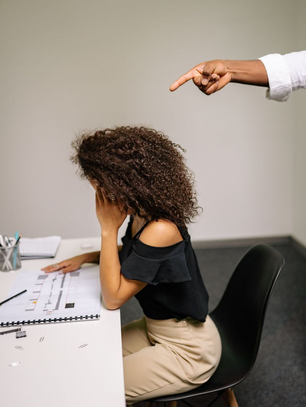 Giữa lý thuyết và thực tiễn: Khi nào người dạy nên lên tiếng, và khi nào nên im lặng?