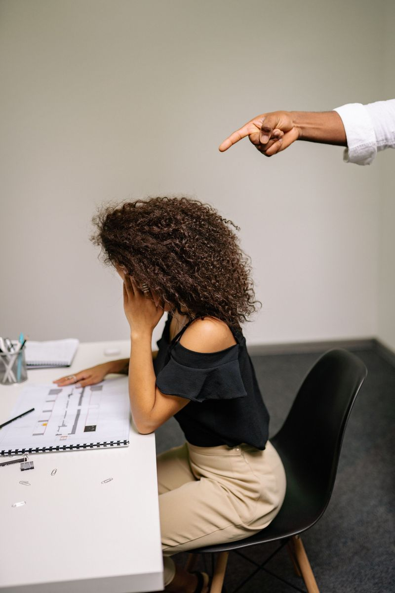 Giữa lý thuyết và thực tiễn: Khi nào người dạy nên lên tiếng, và khi nào nên im lặng?