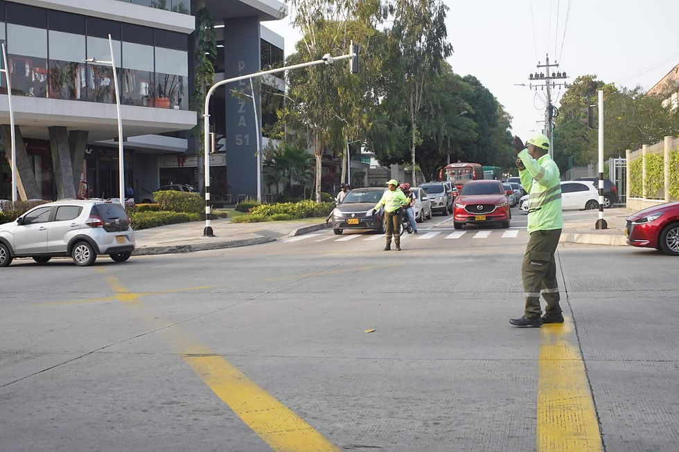 contraflujo, en la calzada norte de la carrera 51B